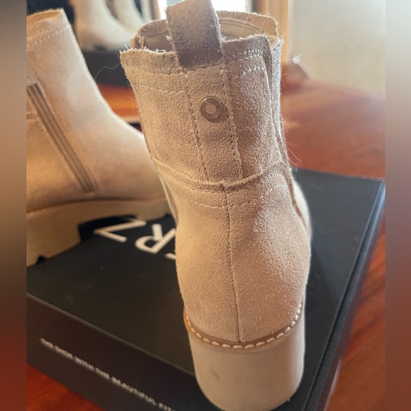 Naturalizer Darry bootie size 8 wide suede bone boot - Picture 2 of 5